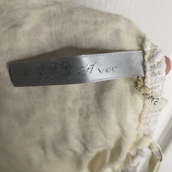 white embroidered crop top - Picture 4 of 4